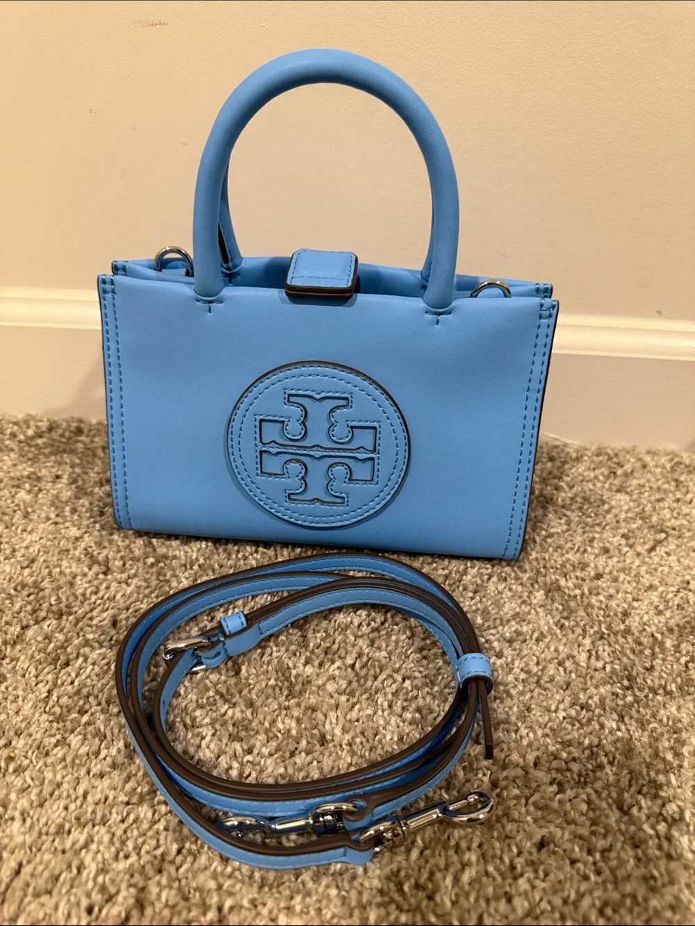 Tory Burch compact tory